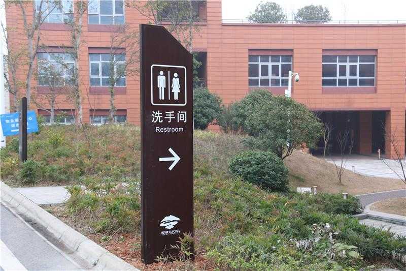 在標識設計中，箭頭起到什么作用呢？