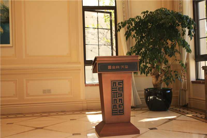 在標(biāo)識設(shè)計(jì)中，色彩帶給人的感受